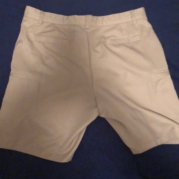 Izod khaki shorts - Picture 2 of 2